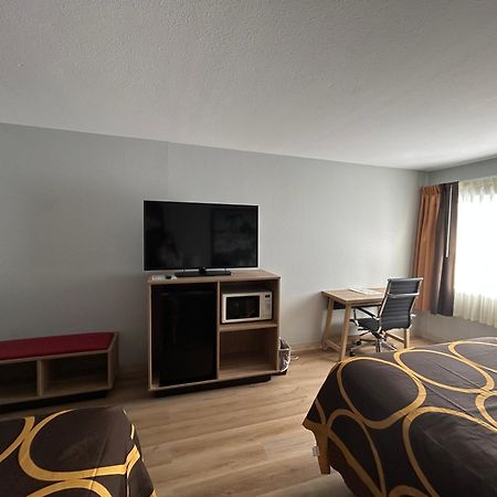 Super 8 By Wyndham Sterling Co Hotel Kültér fotó