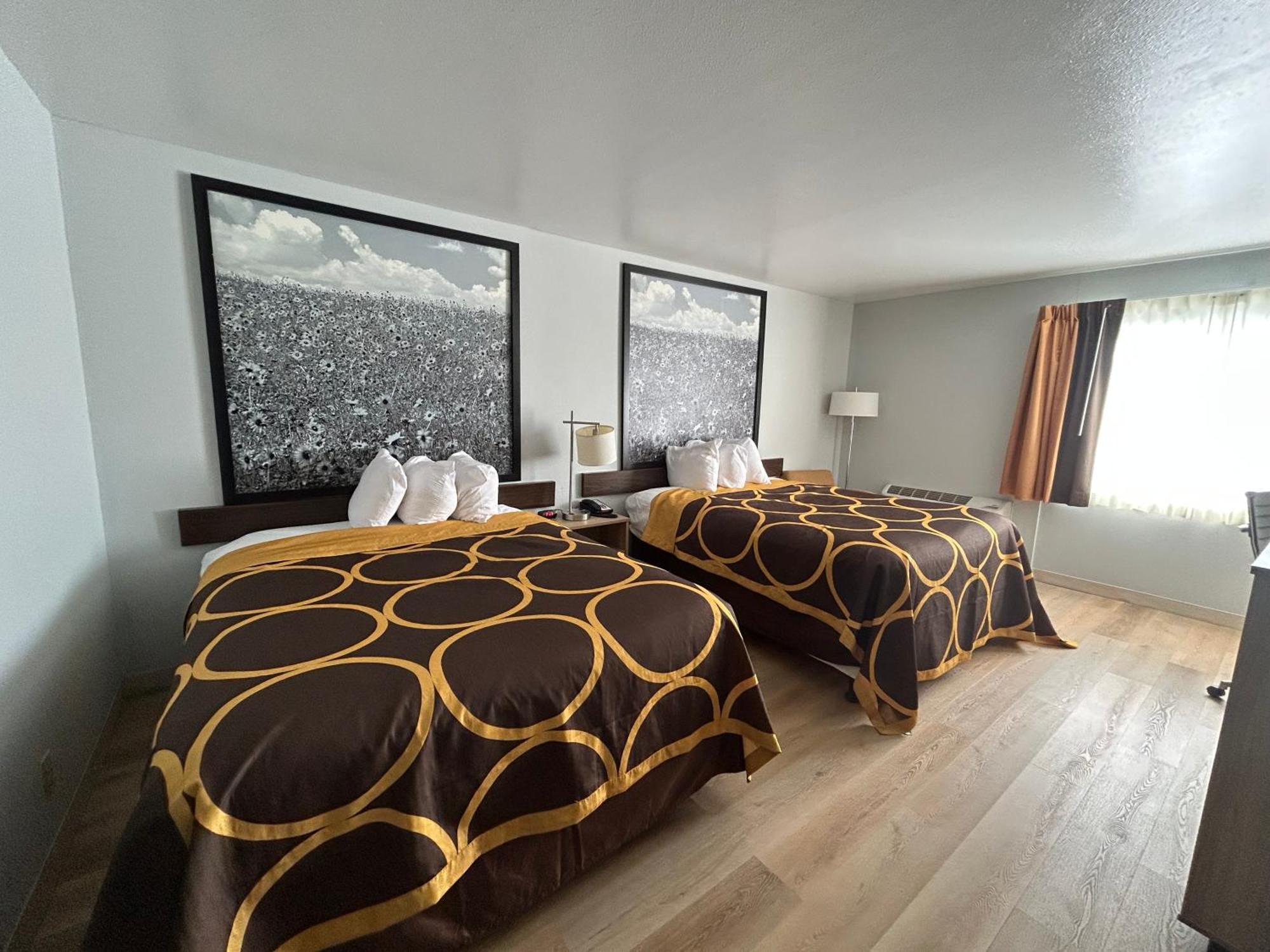 Super 8 By Wyndham Sterling Co Hotel Kültér fotó