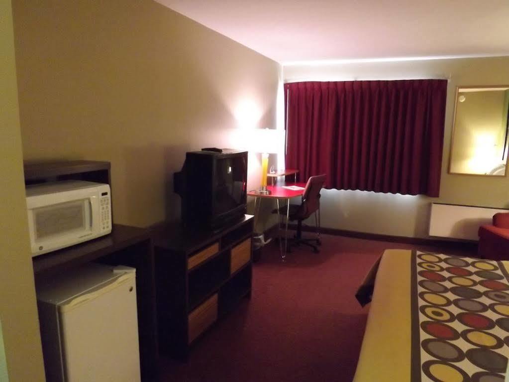 Super 8 By Wyndham Sterling Co Hotel Kültér fotó