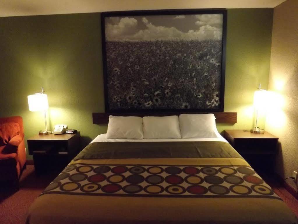 Super 8 By Wyndham Sterling Co Hotel Kültér fotó